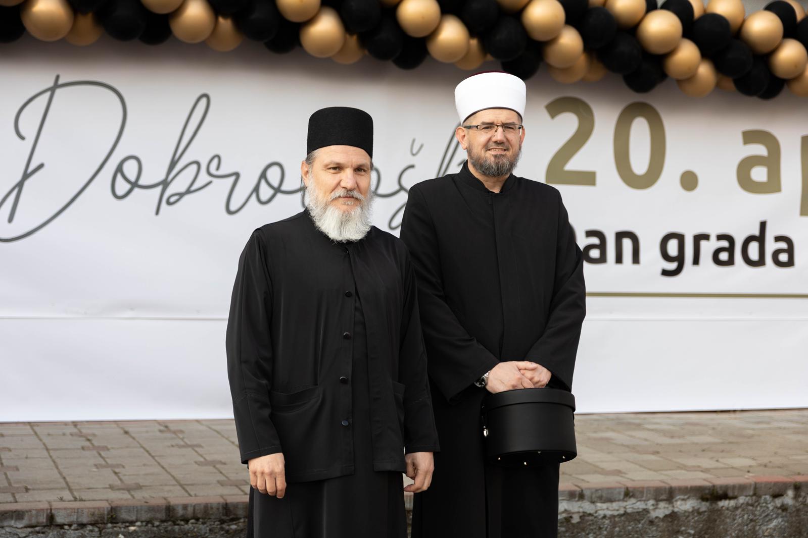 (video)-zajednickom-inicijativom-asfaltiran-put-u-selu-lukocrevo-kod-novog-pazara