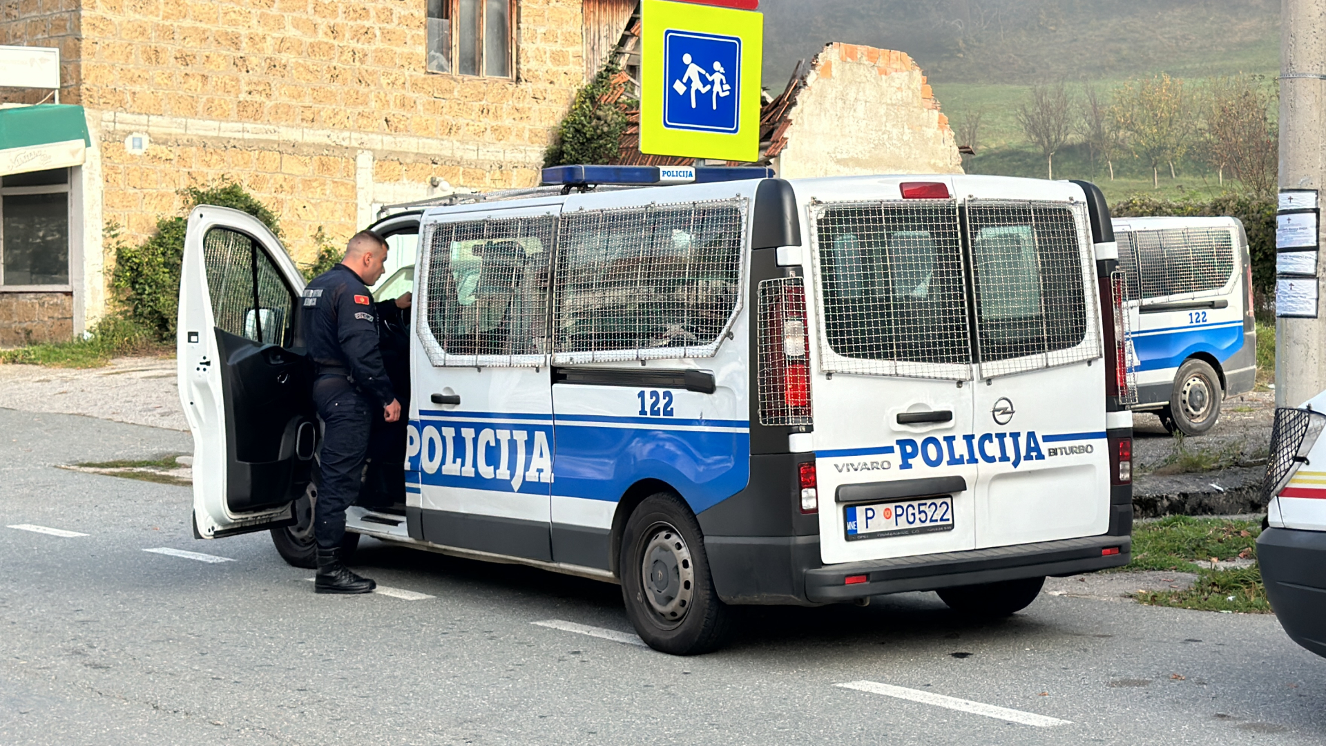 falsifikovani-irski-pasosi-otkriveni-na-aerodromu-podgorica,-dve-osobe-uhapsene