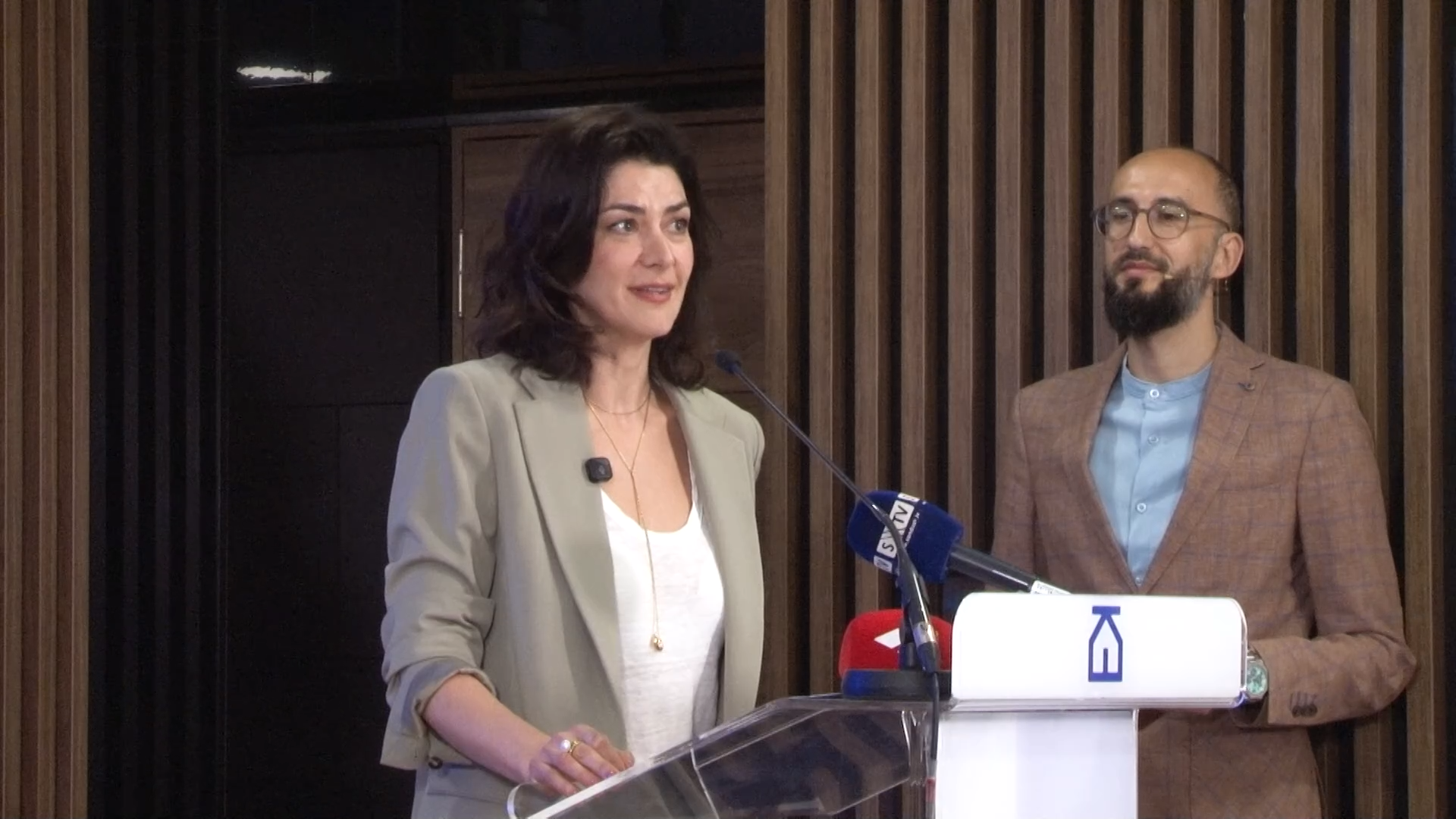 (video)-halaceva-u-novom-pazaru:-medjunarodno-iskustvo-ne-znaci-napustanje-srbije